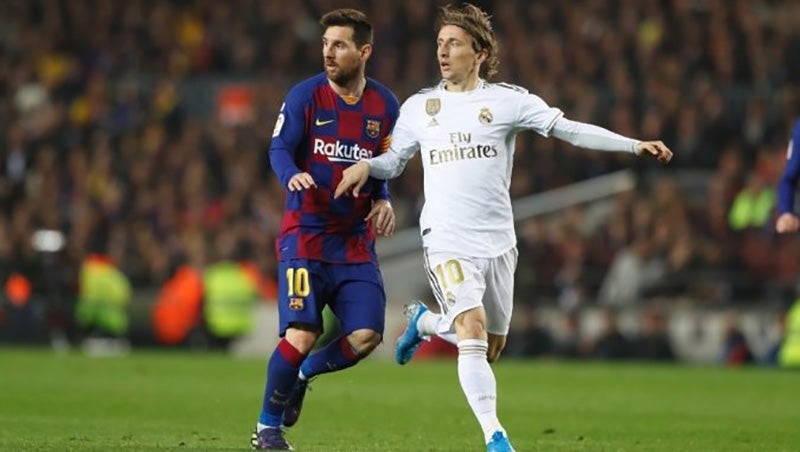 Messi y Modric en un Clásico de España 