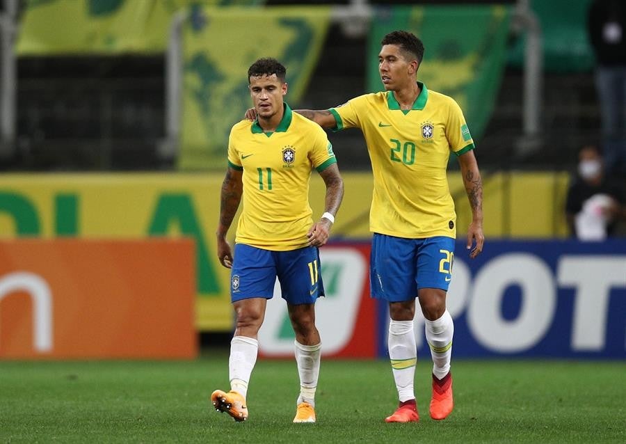 Firmino y Coutinho celebran gol vs Bolivia