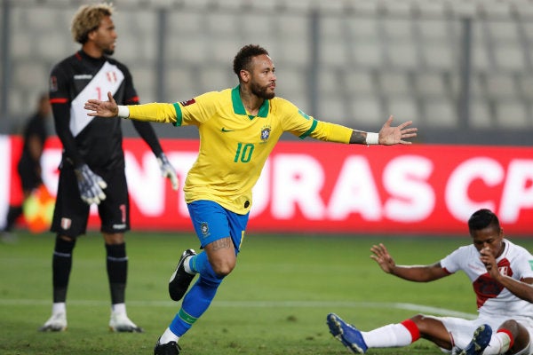 Neymar en festejo ante sus rivales vencidos