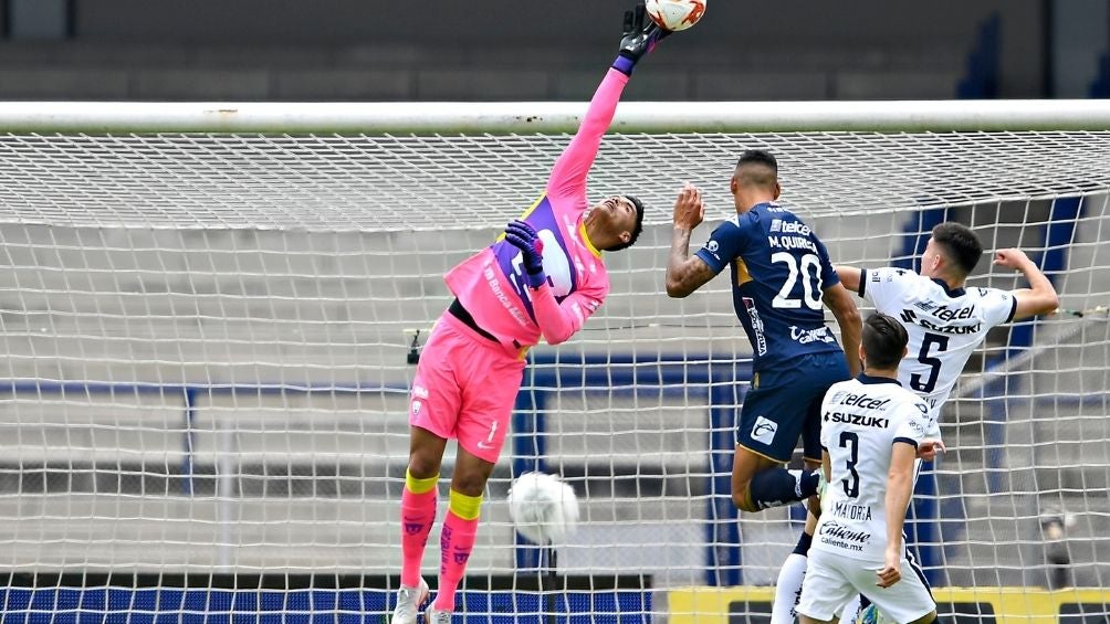 Alfredo Talavera en partido con Pumas 