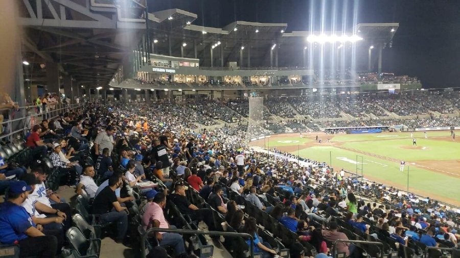 Afición en el estadio de los Yaquis