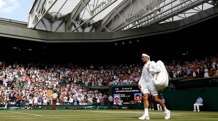 Roger Federer en una de las canchas de Wimbledon