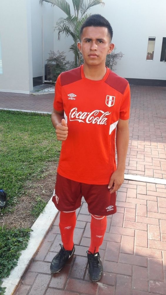 Osama Jiménez con la selección de Perú Sub 15