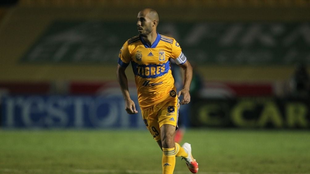 Guido Pizarro en partido con Tigres 