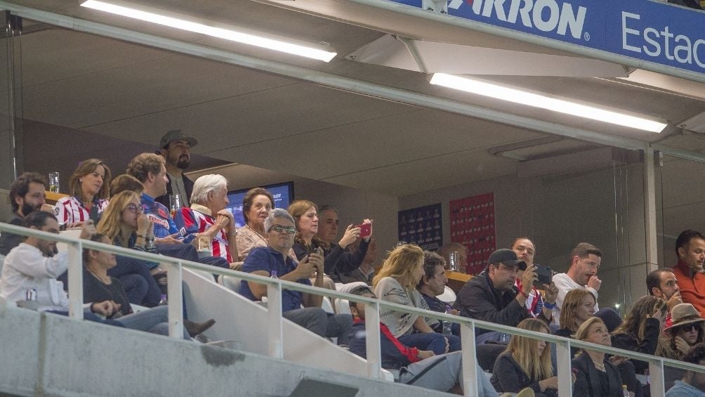 Amaury Vergara en un partido de Chivas 