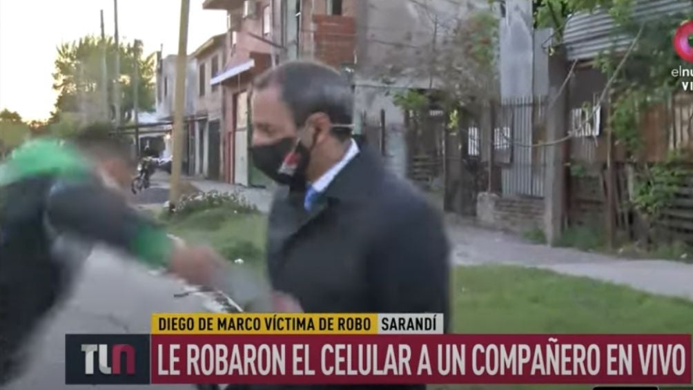 Reportero fue robado durante una transmisión 