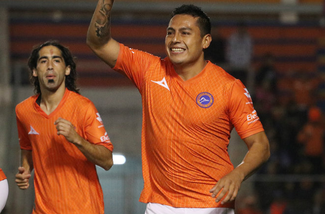 Omar Tejeda en celebración de gol