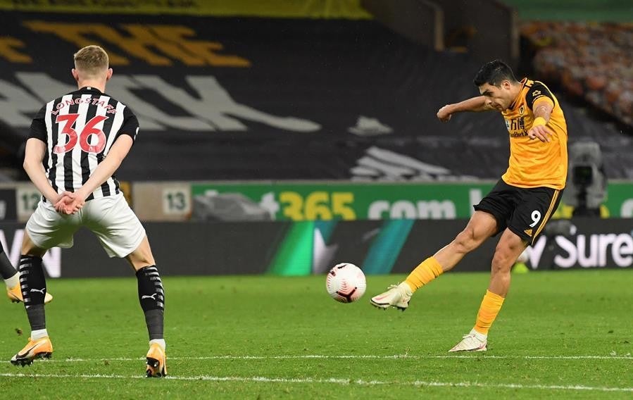 Jiménez en el partido entre Wolves y Newcastle United