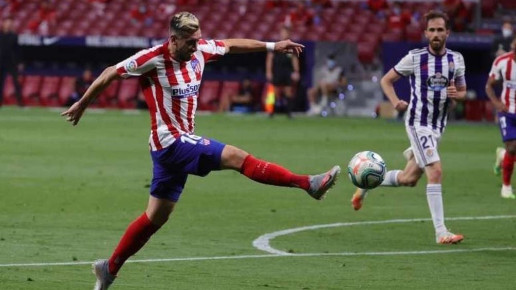 Héctor Herrera en partido con el Atlético 