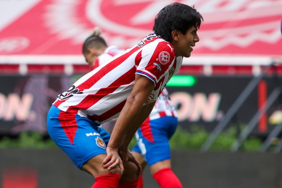 José Juan Macías en un partido con Chivas