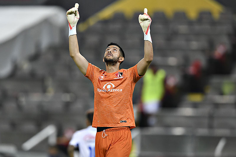 Vargas festeja un gol del Atlas en el Guardianes 2020 