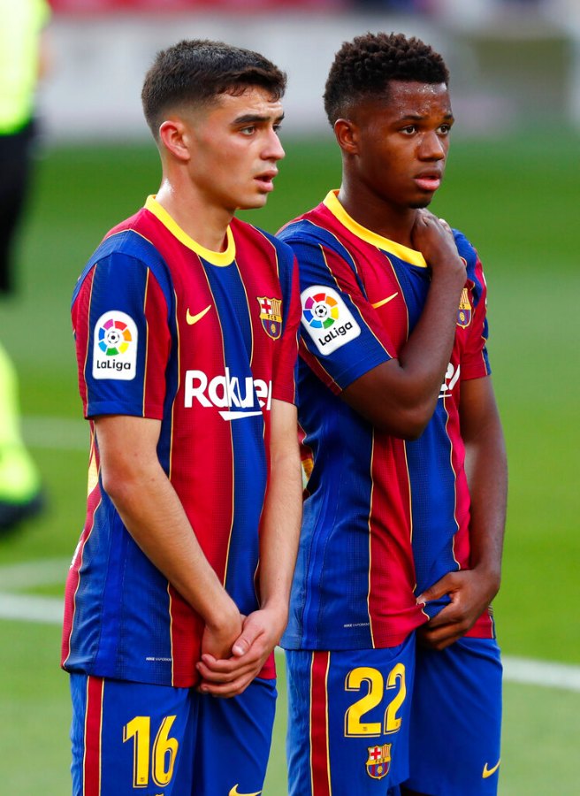 Ansu Fati y Pedri durante un partido con Barcelona