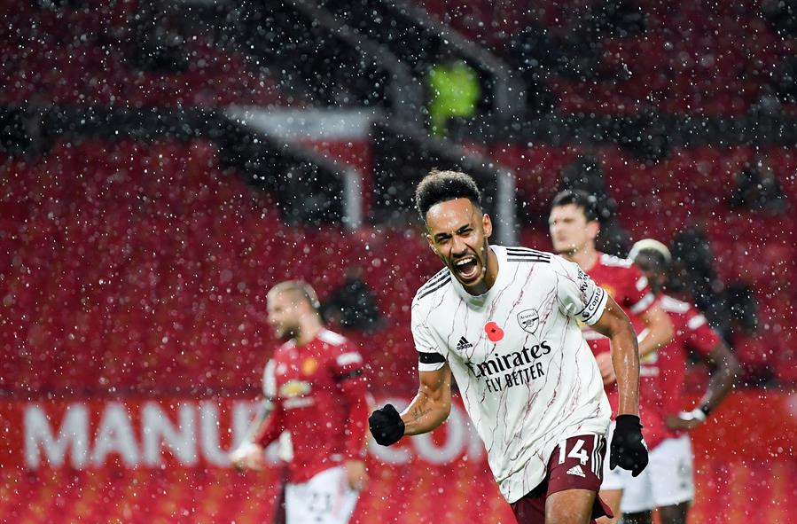 Aubameyang festeja el gol de la victoria 