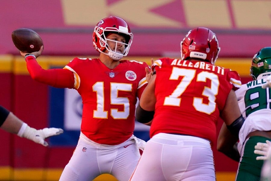 Mahomes dio 5 pases de TD ante los Jets