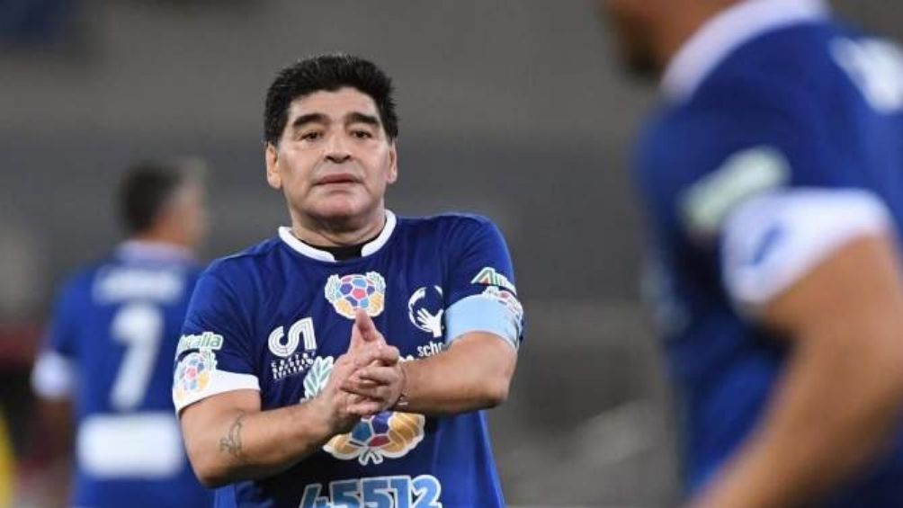 Maradona en un partido amistoso