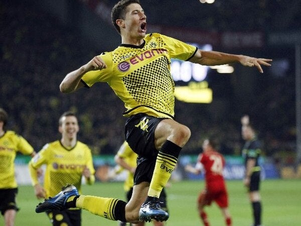 Lewandowski festeja el gol de Borussia Dortmund