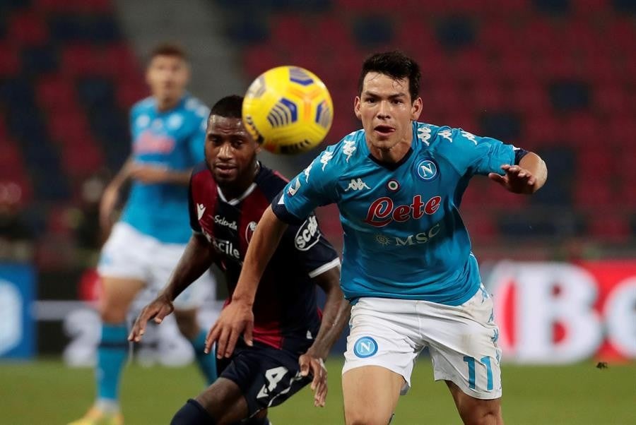 Hirving Lozano dio una asistencia vs Bolonia