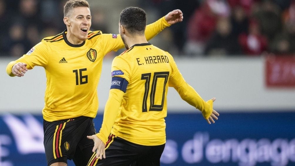 Thorgan y Eden Hazard en partido con Bélgica