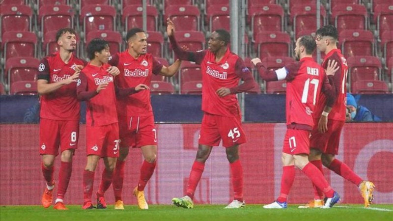 El conjunto austriaco celebra gol ante el Bayern Munich