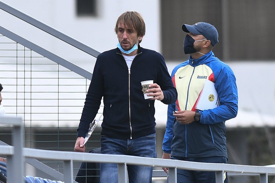 Raúl Herrera en las instalaciones del América