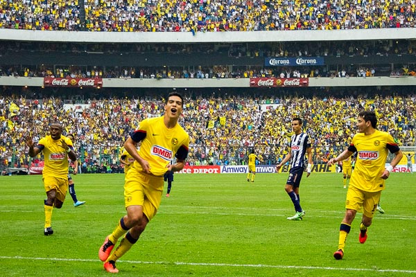 El delantero celebrando un gol con las Águilas