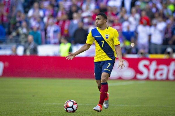 Jefferson Montero en acción con Ecuador