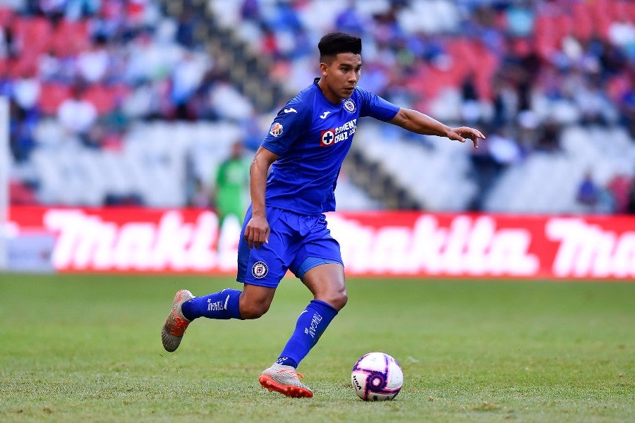 Pol Fernández durante un partido con Cruz Azul