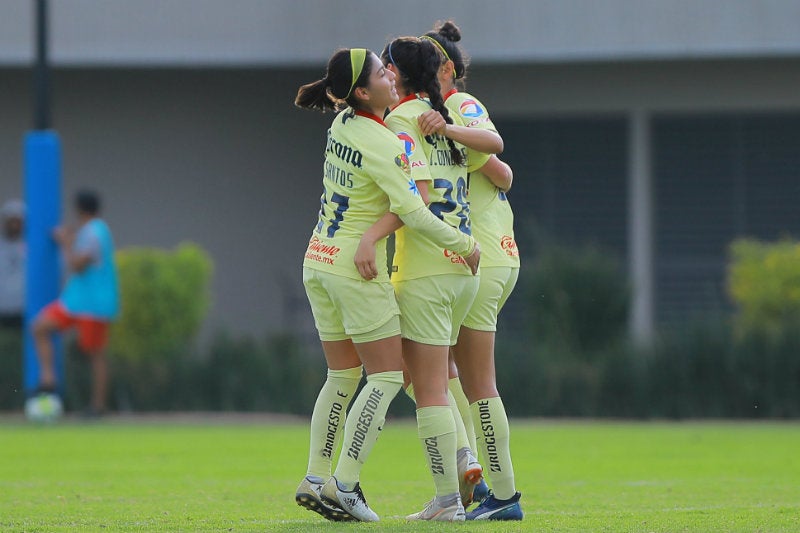 Eleisa en festejo de gol