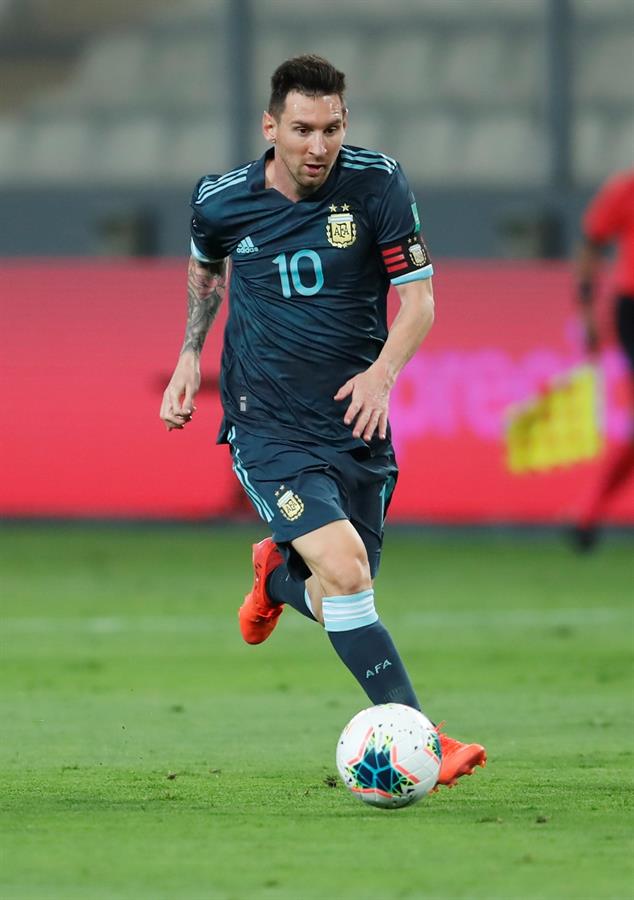 Lionel Messi en el partido ante Perú 