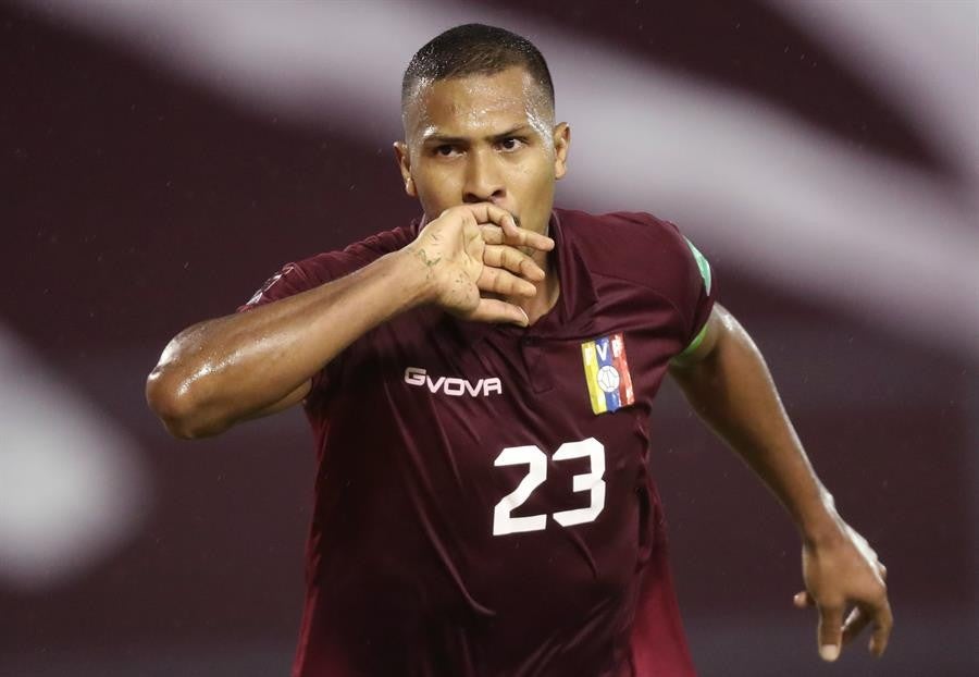 Salomón Rondón celebrando gol ante Chile