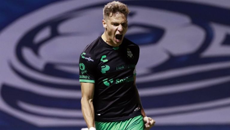 Furch festeja un gol con los Guerreros