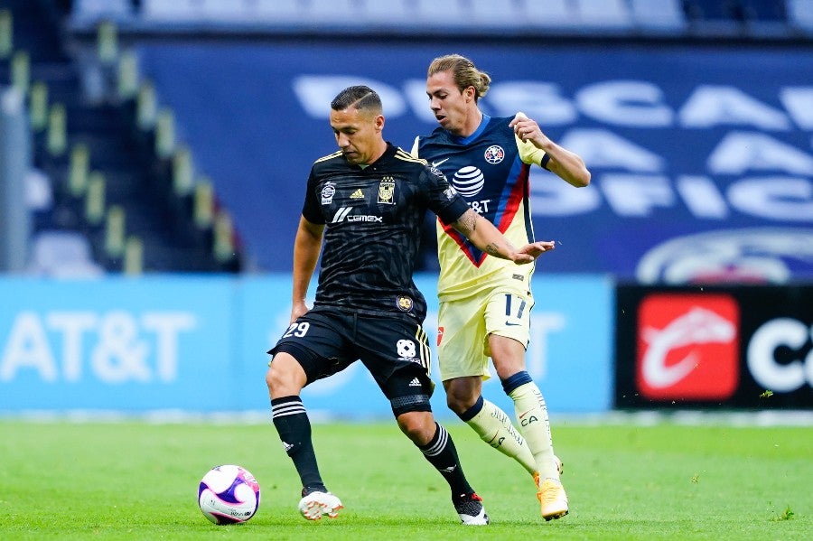 Jesús Dueñas durante un partido con Tigres