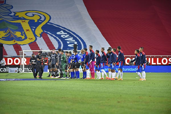 La ceremonia previa al Chivas Necaxa 