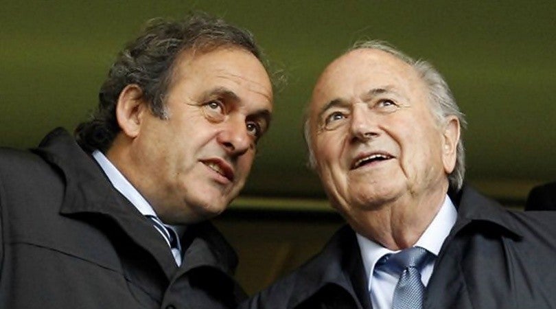 Michel Platini y Joseph Blatter en plática