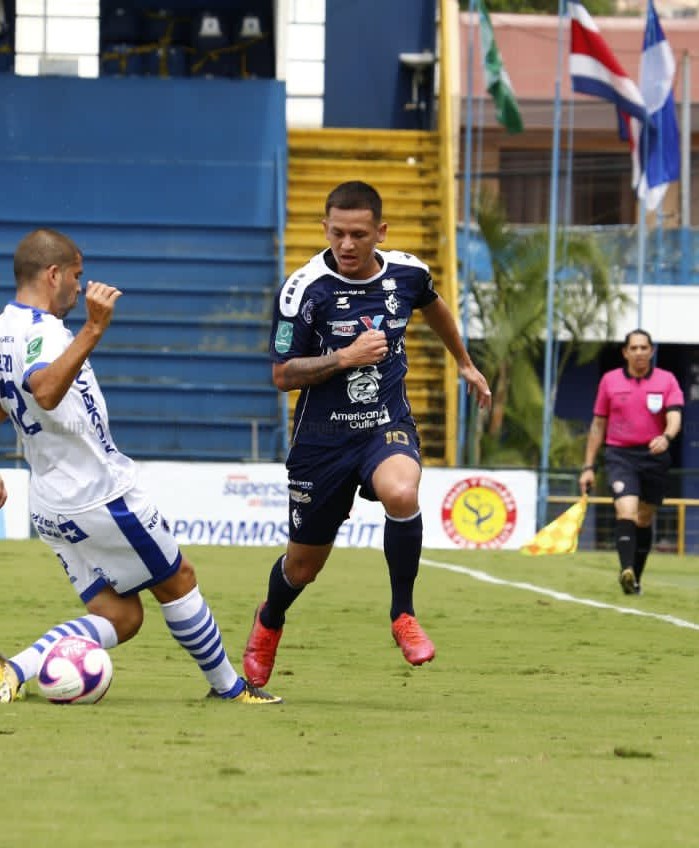 Cristopher Núñez durante un partido con Club Sport Cartaginés
