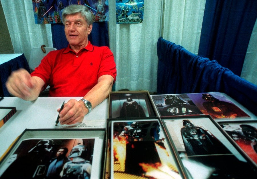 Dave Prowse con imágenes de Darth Vader