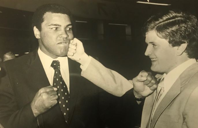 Fernando Schwartz 'intercambia' golpes con Muhammad Ali