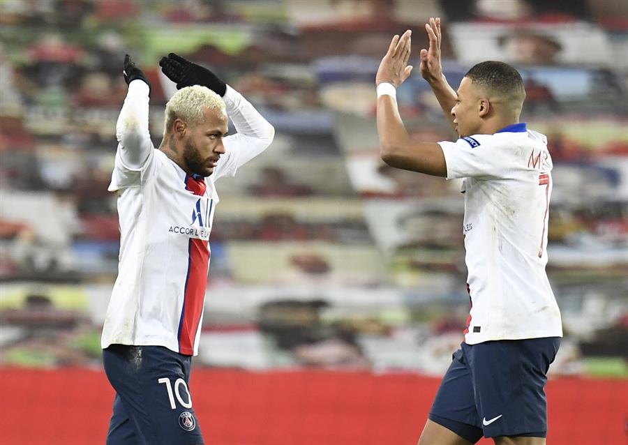 Neymar y Kylian Mbappé festejan gol del PSG