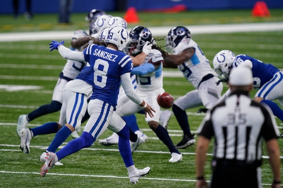 Rigoberto Sánchez en un partido con los Colts