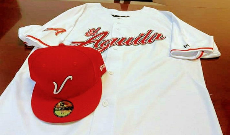 La nueva franela y gorra del Águila de Veracruz