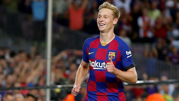 Frenkie de Jong durante un duelo con el Barcelona 