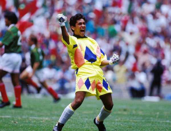 Jorge Campos en acción con el Tri