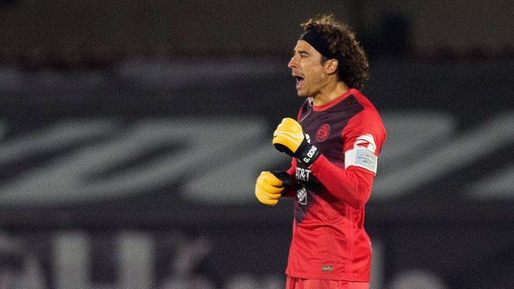 Ochoa en un partido con América