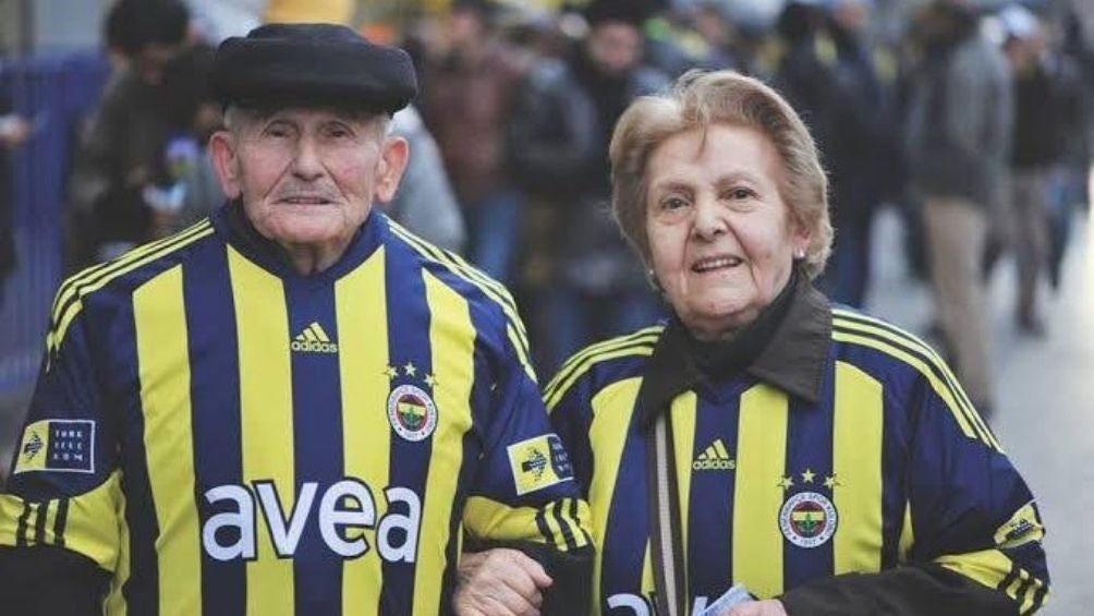 Mümtaz e Ihsan en un partido del Fenerbahce