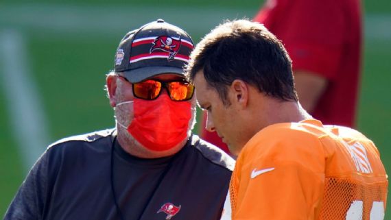 Bruce Arians y Tom Brady, en un entrenamiento de Tampa Bay