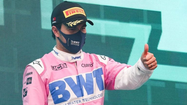 Checo Pérez previo a una premiación de F1 