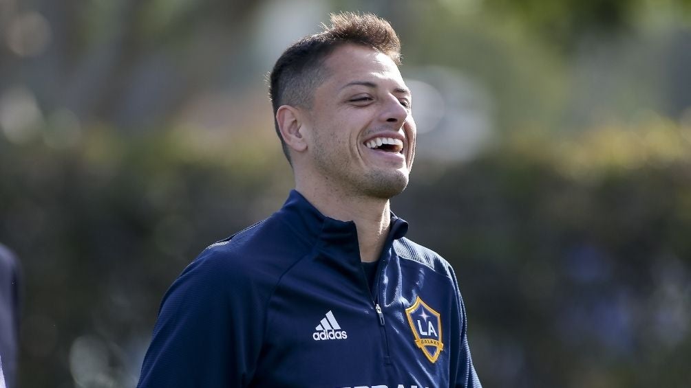 Chicharito en un entrenamiento con el Galaxy