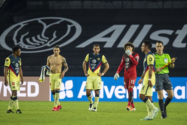 Jugadores de América tras la derrota en Concachampions
