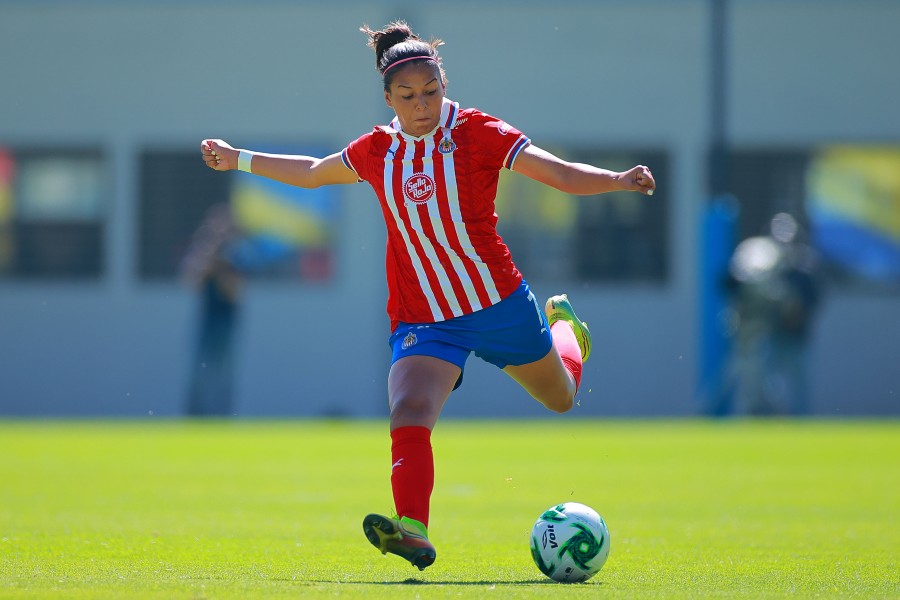 María Sánchez durante un partido con Chivas Femenil