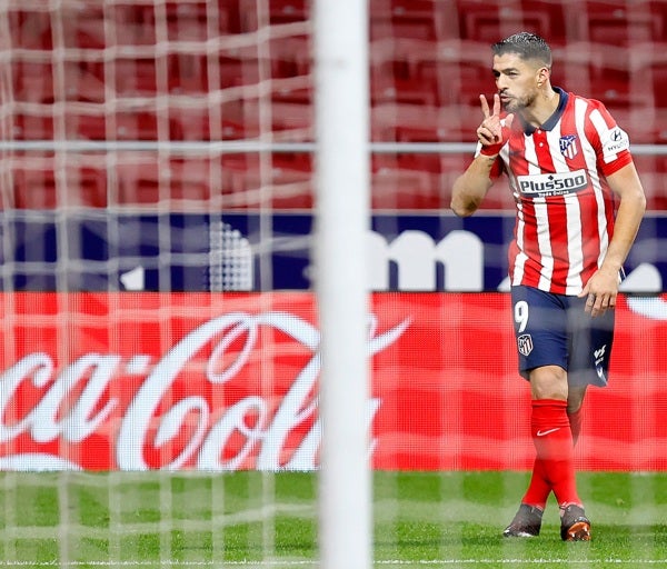 Luis Suárez luego de anotar gol para el Atlético de Madrid